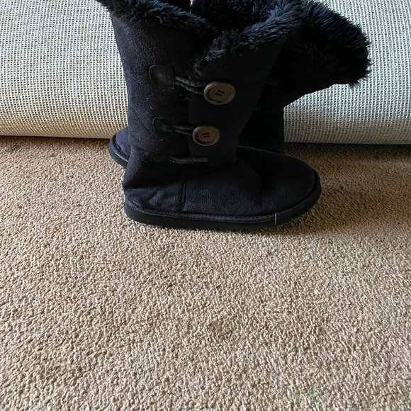 Boots 👢 👢 - Picture 2 of 3